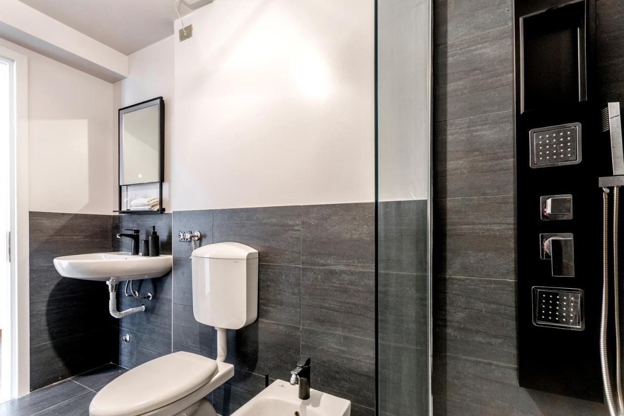 Modern Simplicity In Milan Centre Apartment Екстериор снимка